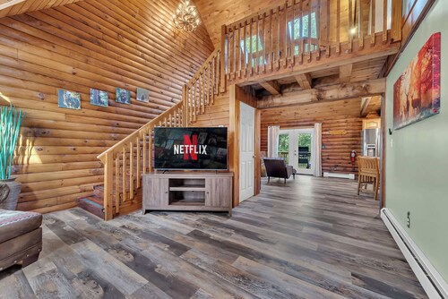 Secluded Log Cabin w/ Hot Tub, Fire Pit, Game Room