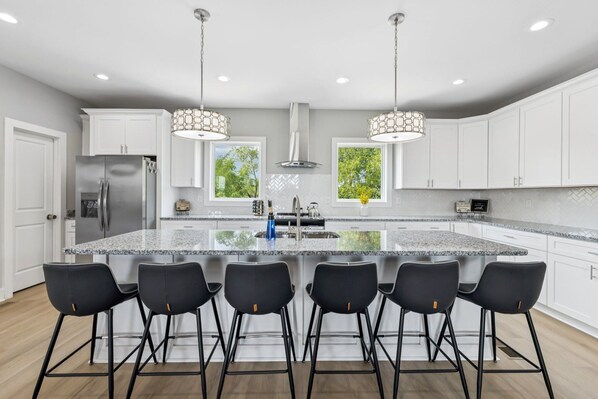 Refrigerador, microondas, horno, placa de cocina