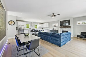 Interior - Friends in Skyline Places, 10 min to Broadway! (Nashville)