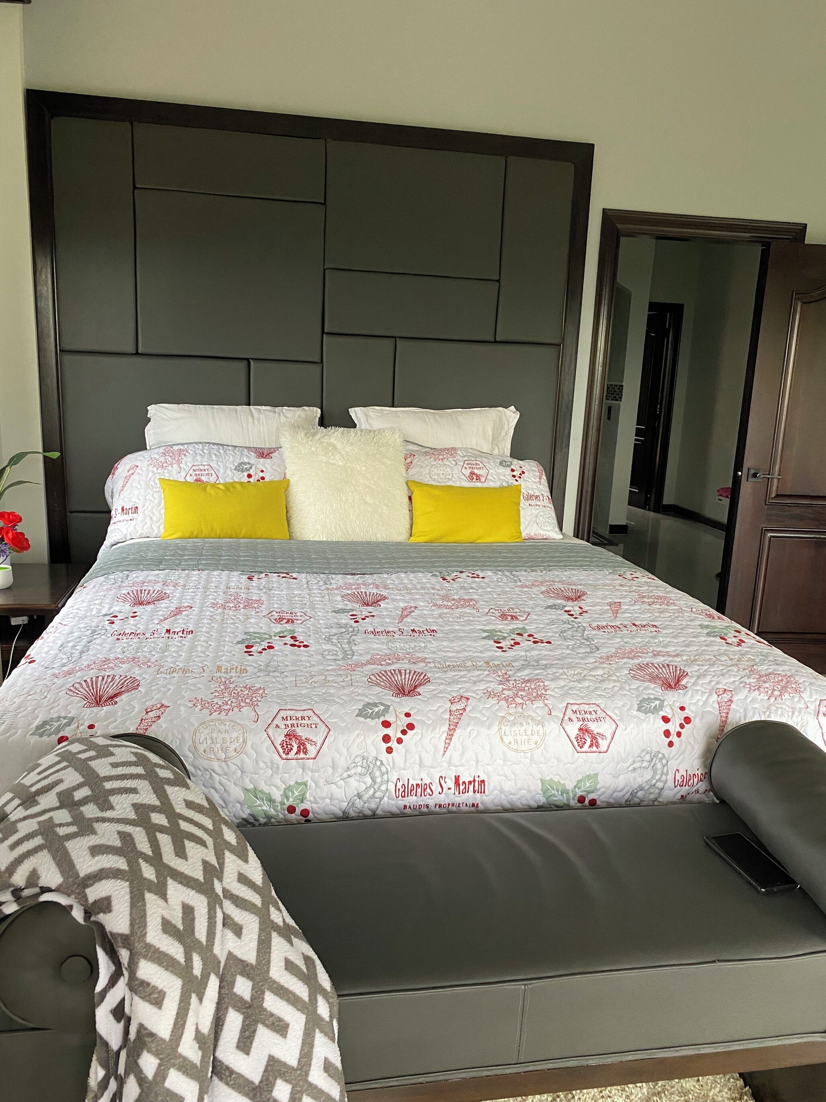 3 bedrooms, iron/ironing board, WiFi, bed sheets
