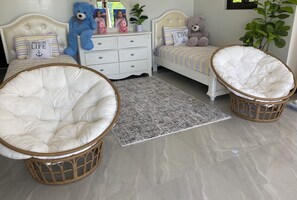 3 bedrooms, iron/ironing board, WiFi, bed sheets