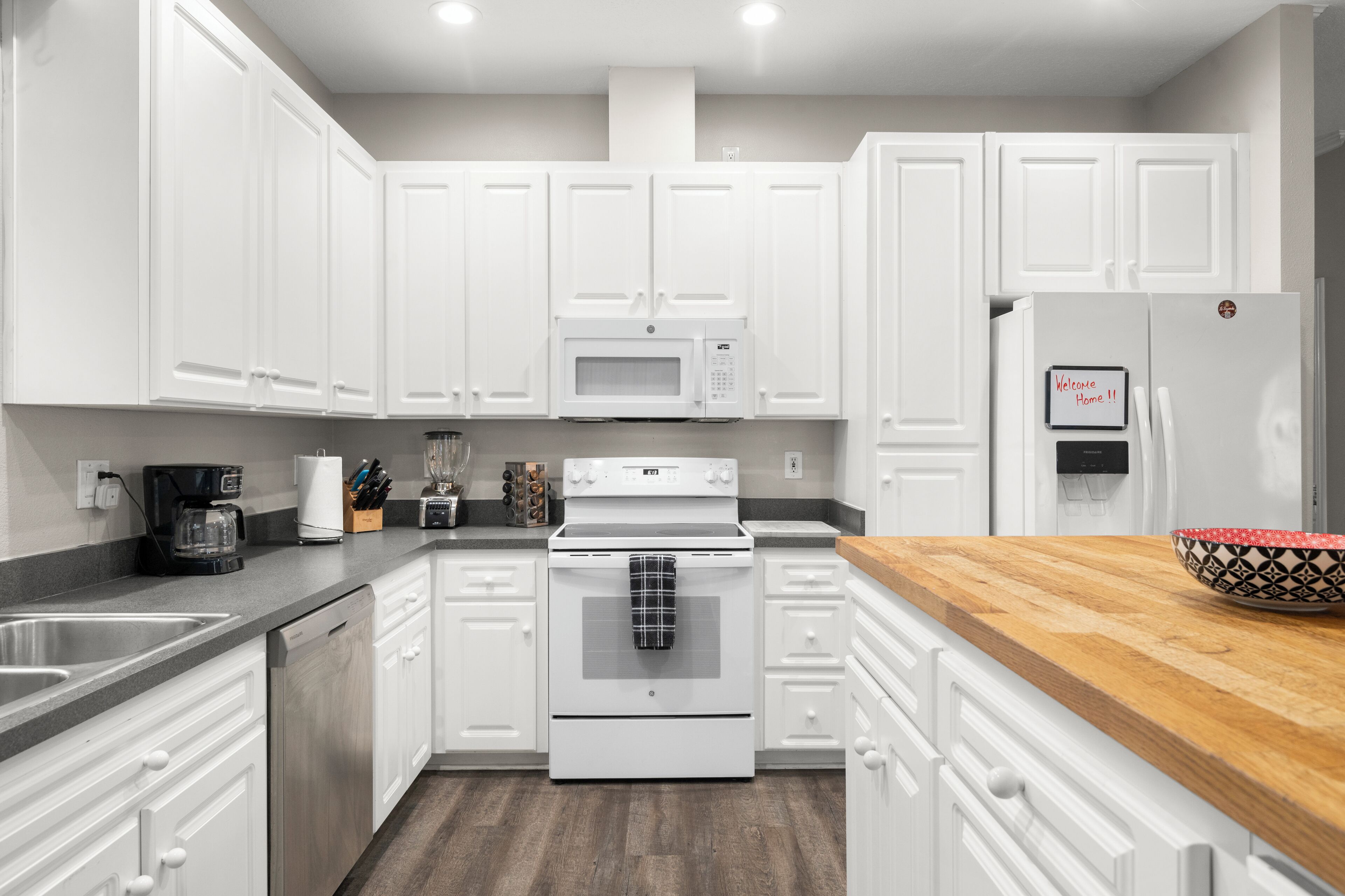 Micro-ondes, four, plaque de cuisson, lave-vaisselle