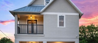 Heart of Hyde Park 4 Bedroom Home Near Hyde Park Village, Convention & Hospital!