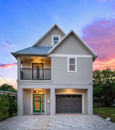 Heart of Hyde Park 4 Bedroom Home Near Hyde Park Village, Convention & Hospital!