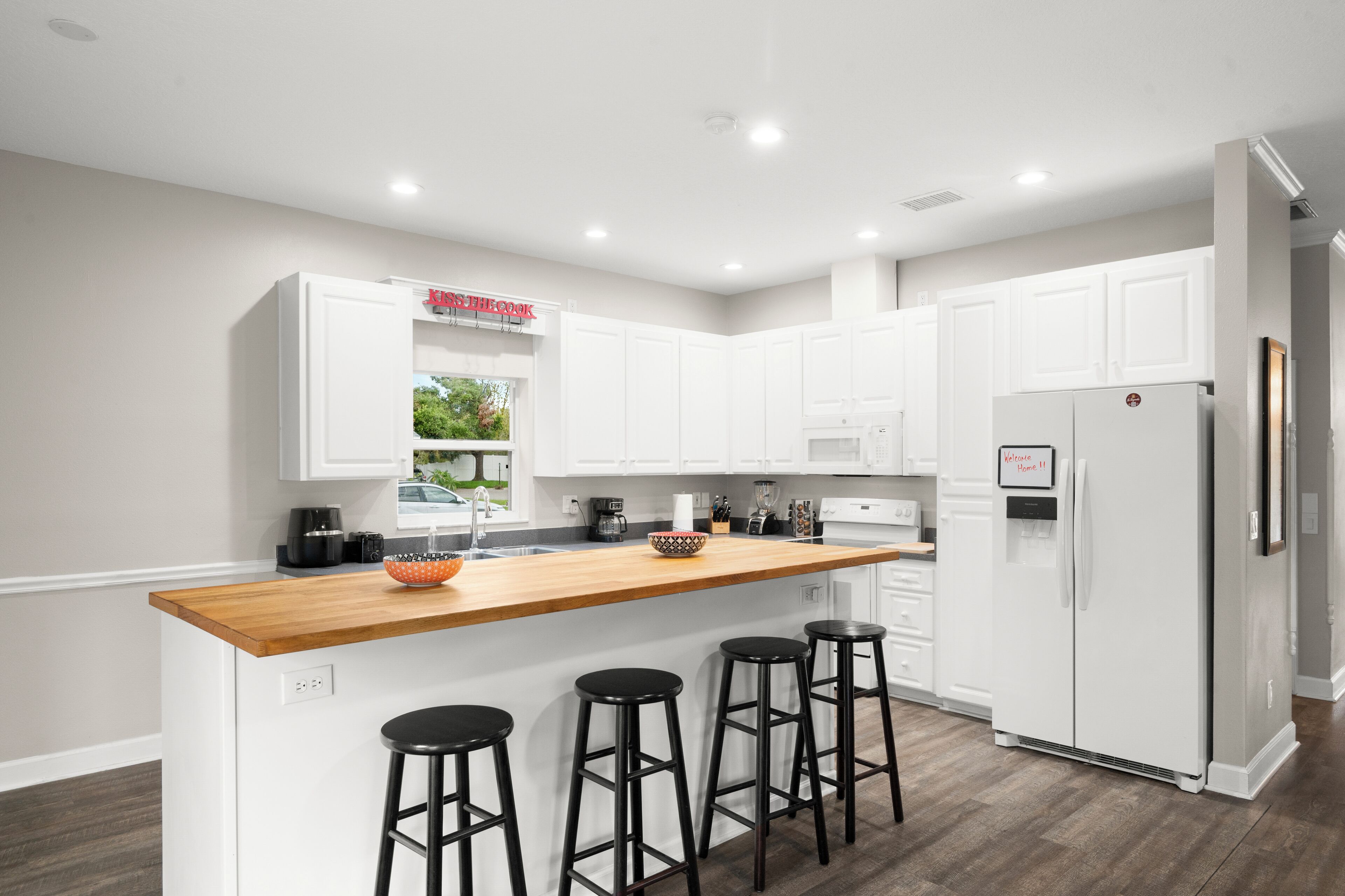 Micro-ondes, four, plaque de cuisson, lave-vaisselle