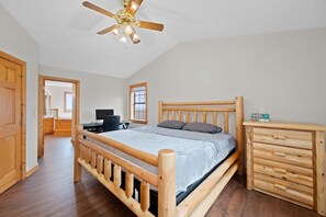 3 bedrooms, desk, free WiFi, bed sheets