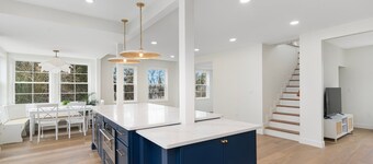 Luxury Waterfront House in Portsmouth, RI with Direct Beach Access