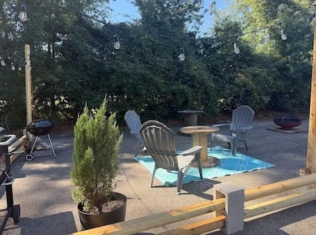 Exterior. Motel Masquerade