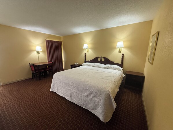 Deluxe Single Room | Laptop workspace, free WiFi