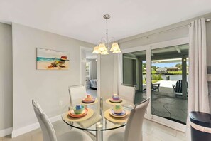 Dining - Waterfront Oasis Pool Mini Putt (Port Charlotte)