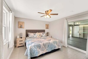 3 bedrooms, desk, iron/ironing board, travel crib - Waterfront Oasis Pool Mini Putt (Port Charlotte)