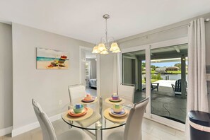 Dining - Waterfront Oasis Pool Mini Putt Putt (Port Charlotte)