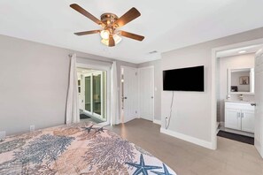 3 bedrooms, desk, iron/ironing board, travel cot
