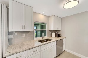 Fridge, microwave, oven, stovetop - Waterfront Oasis Pool Mini Putt Putt (Port Charlotte)