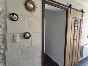 Interior - Old-world charm, modern & industrial style (ROCHEFORT)