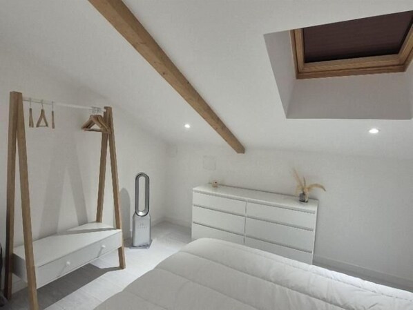 2 bedrooms, internet - Old-world charm, modern & industrial style (ROCHEFORT)