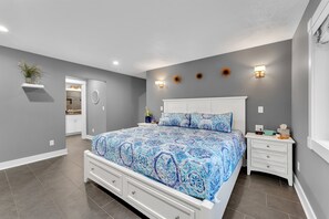 3 bedrooms, desk, iron/ironing board, travel cot