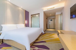 Business-Doppelzimmer, Stadtblick | Schreibtisch, laptopgeeigneter Arbeitsplatz, schallisolierte Zimmer