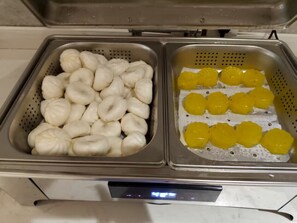 Two stainless steel baskets filled with white and yellow steamed buns. - Lavande Hotel Shenzhen Bao'an The East (Shenzhen)