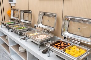 Desayuno de autoservicio incluido todos los días