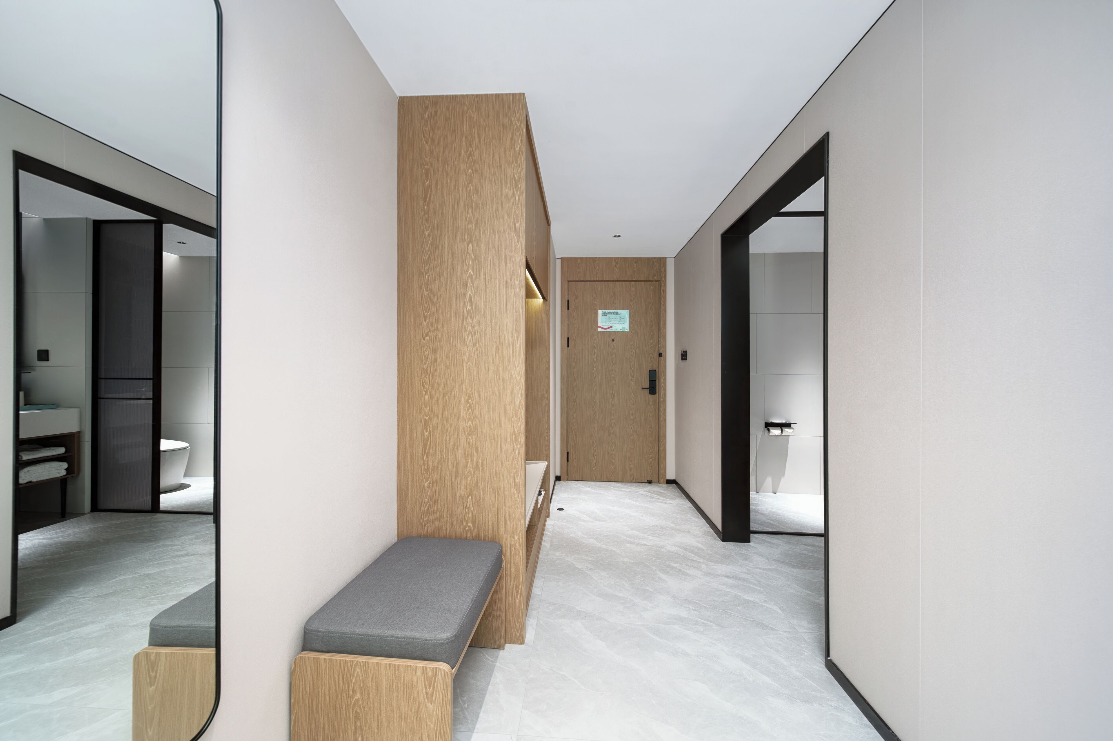 防敏寢具、羽絨被、特厚豪華床墊、迷你吧贈品