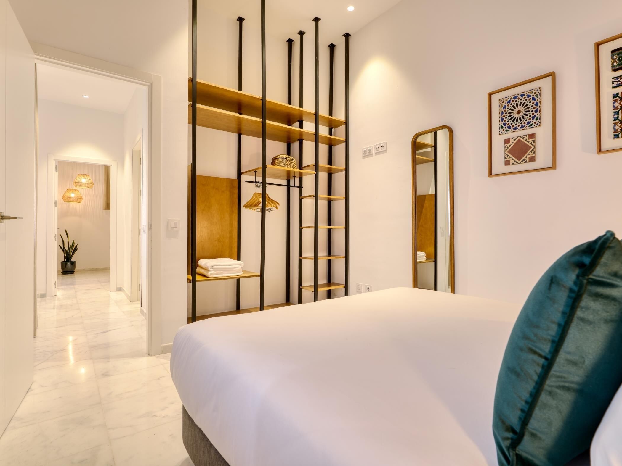 2 slaapkamers, een strijkplank/strijkijzer, internet, beddengoed