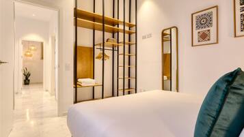 2 slaapkamers, een strijkplank/strijkijzer, internet, beddengoed