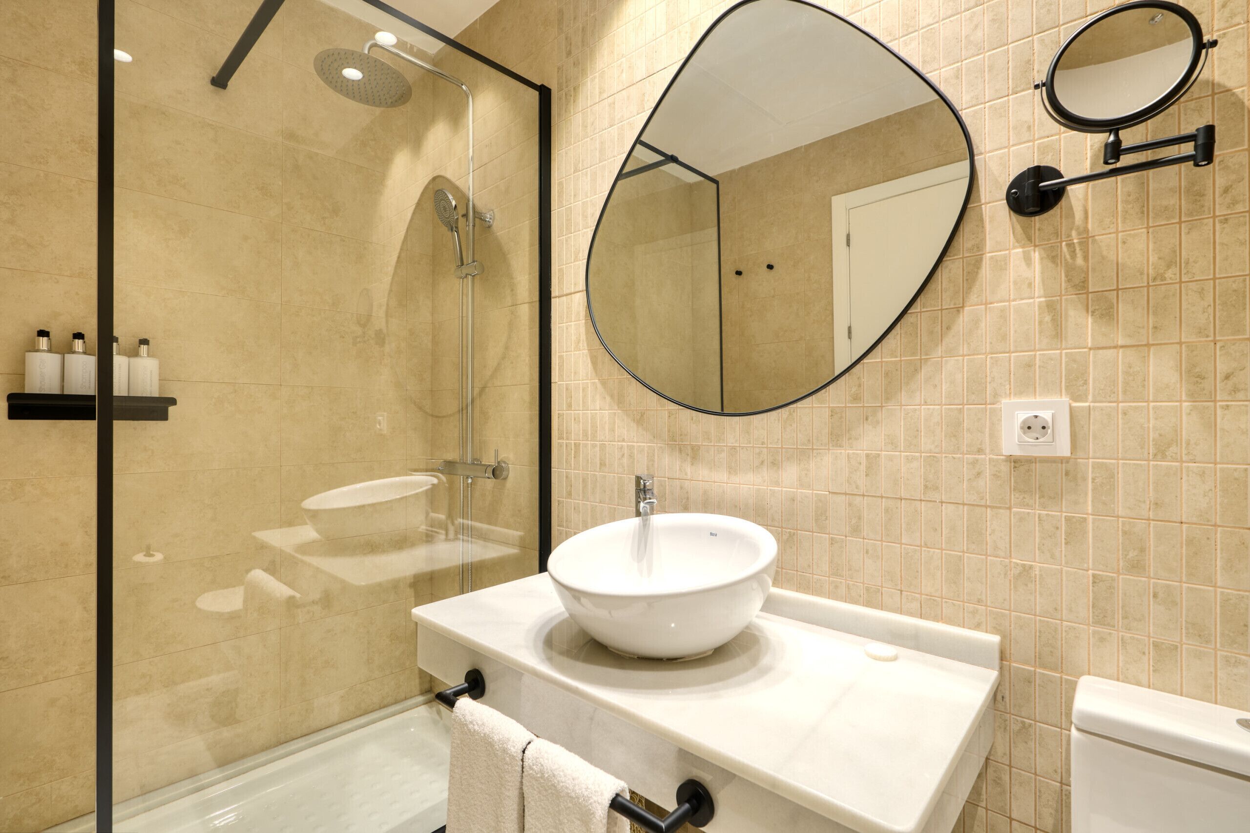 Hårføner, håndklær, såpe og toalettpapir