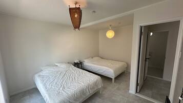 1 bedroom, desk, free WiFi, bed sheets