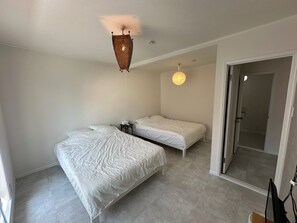 1 bedroom, desk, free WiFi, bed sheets - Private 2nd floor hideaway stay near Beach (茅ヶ崎市)
