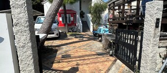 Private 2nd floor hideaway stay near Beach