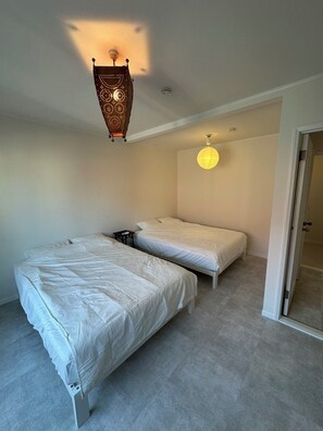 1 bedroom, desk, free WiFi, bed sheets