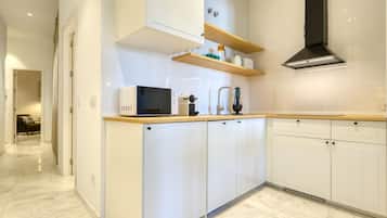 Fridge, microwave, dishwasher, coffee/tea maker