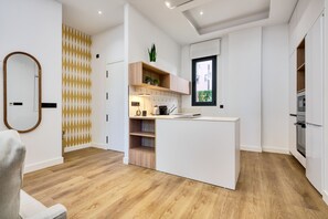 Refrigerador, microondas, horno y lavavajillas 