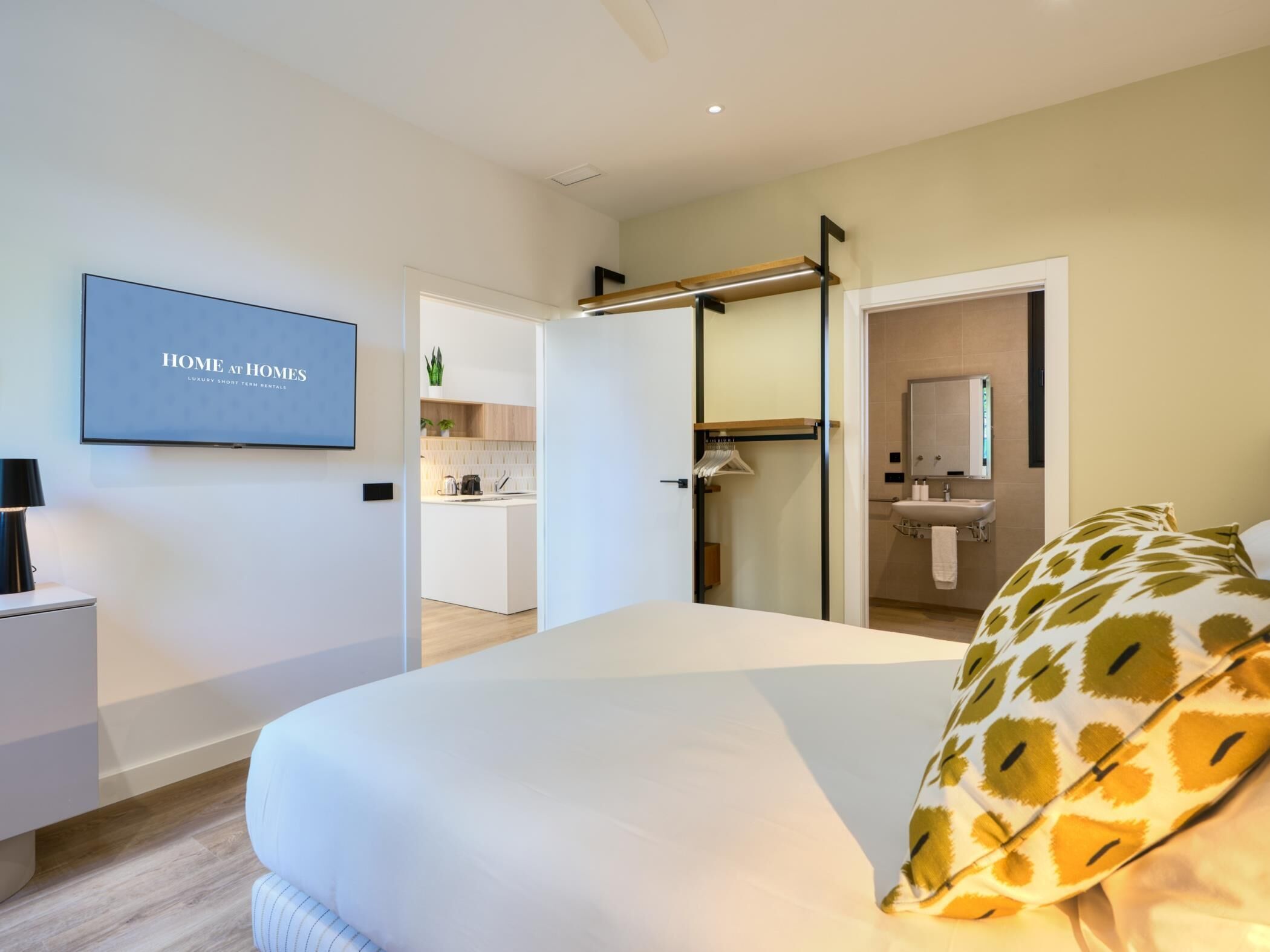 1 slaapkamer, een strijkplank/strijkijzer, internet, beddengoed