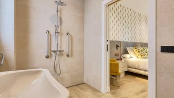 Een douche, een haardroger, handdoeken