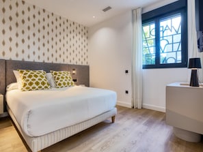 1 bedroom, iron/ironing board, internet, bed sheets