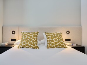 2 bedrooms, iron/ironing board, Internet, bed sheets