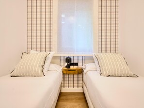 2 bedrooms, iron/ironing board, Internet, bed sheets