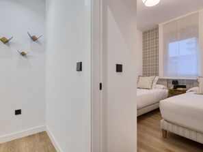 2 bedrooms, iron/ironing board, Internet, bed sheets