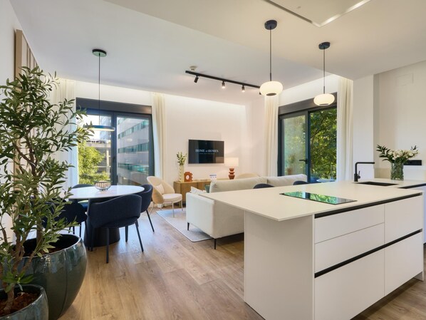 Interior - Modern 2BR Apt with Terrace & Free Parking (Sevilla)