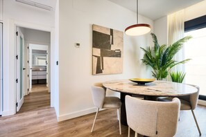Dining - Chic 2BR Escape w/ Terrace & Parking (Sevilla)