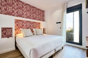 2 chambres, fer et planche à repasser, lit de bébé portatif