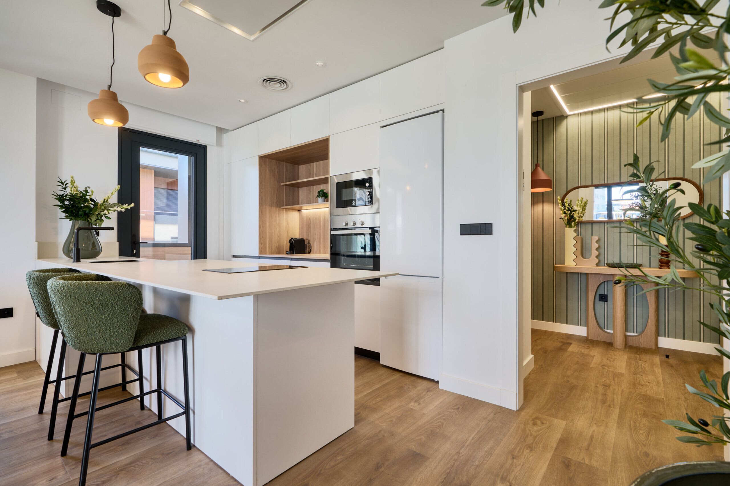 Réfrigérateur, four à micro-ondes, un four, lave-vaisselle