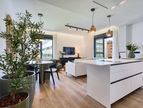 Interior - 2BR/2BA Apt, 4th Floor, Terrace with Views & Parking (Sevilla)