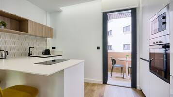 Kühlschrank, Mikrowelle, Ofen, Geschirrspüler