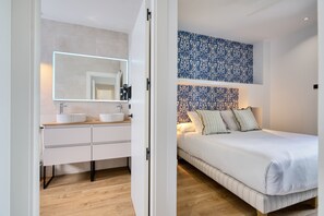 2 bedrooms, iron/ironing board, internet, bed sheets