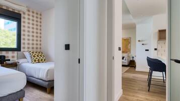 2 bedrooms, iron/ironing board, internet, bed sheets