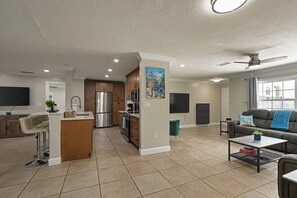 TV, offices - Siesta Key Paradise Hot Tub Sleep 12 (Sarasota)