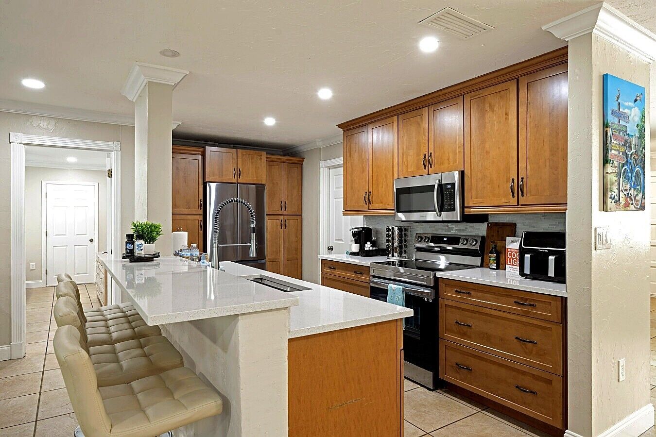 Coffee/tea maker, fridge, microwave, oven